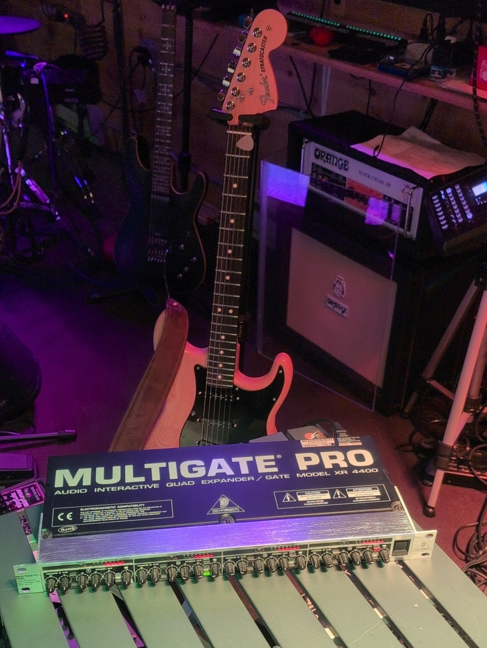 BEHRINGER MULTIGATE PRO XR4400 Rack Mount